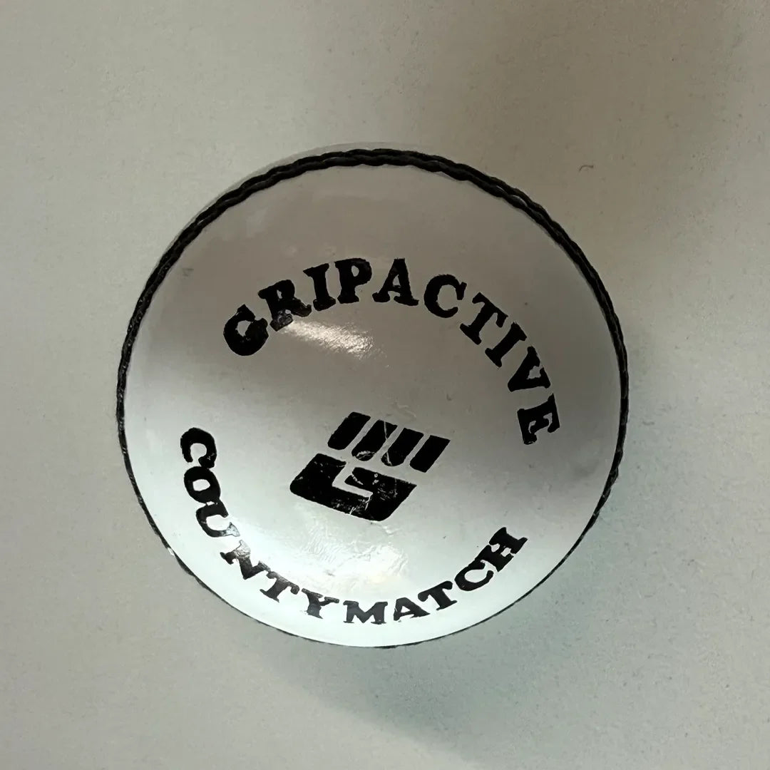 Balle de cricket blanche