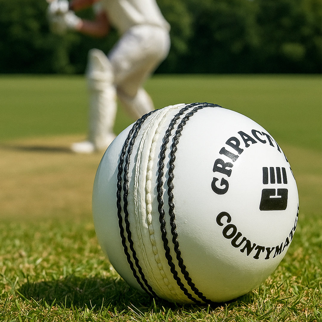 Balle de cricket blanche
